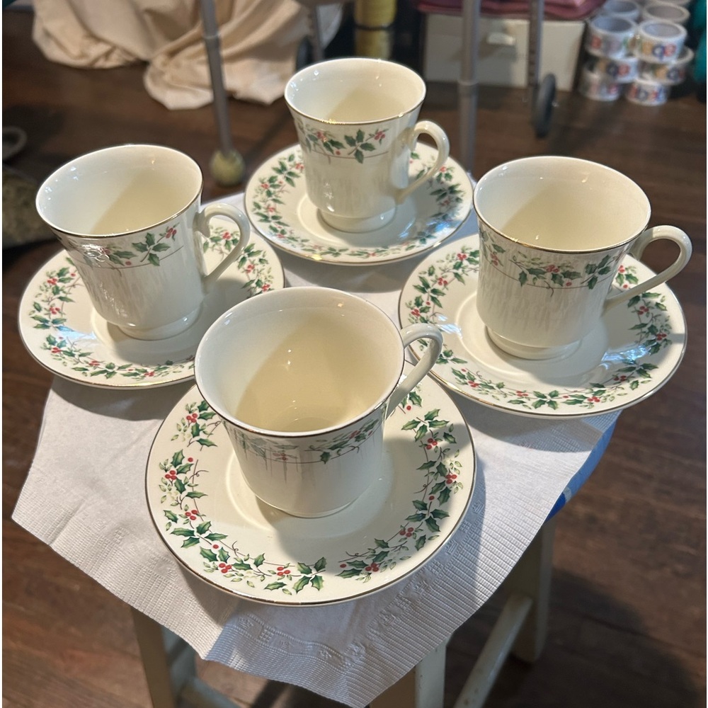 Holiday traditions set of 4 cups and saucers. These are from 1997 made in China.